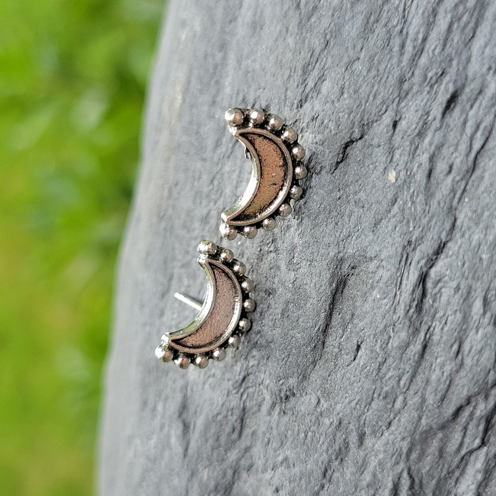 🔥LAST PAIR🔥 Crescent Moon Bead Edged Silver Stud Earrings - Picture 4 of 5